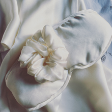 Load image into Gallery viewer, Silent Night Silk Set